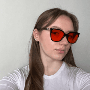 okulary obsydian z czarnymi ramkami i pomarańczowymi szkłami blokujące światło niebieskie