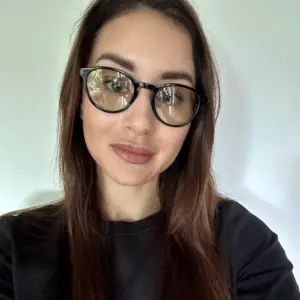 Okulary z filtrem światła niebieskiego z czarnymi oprawkami tytan black na dzień